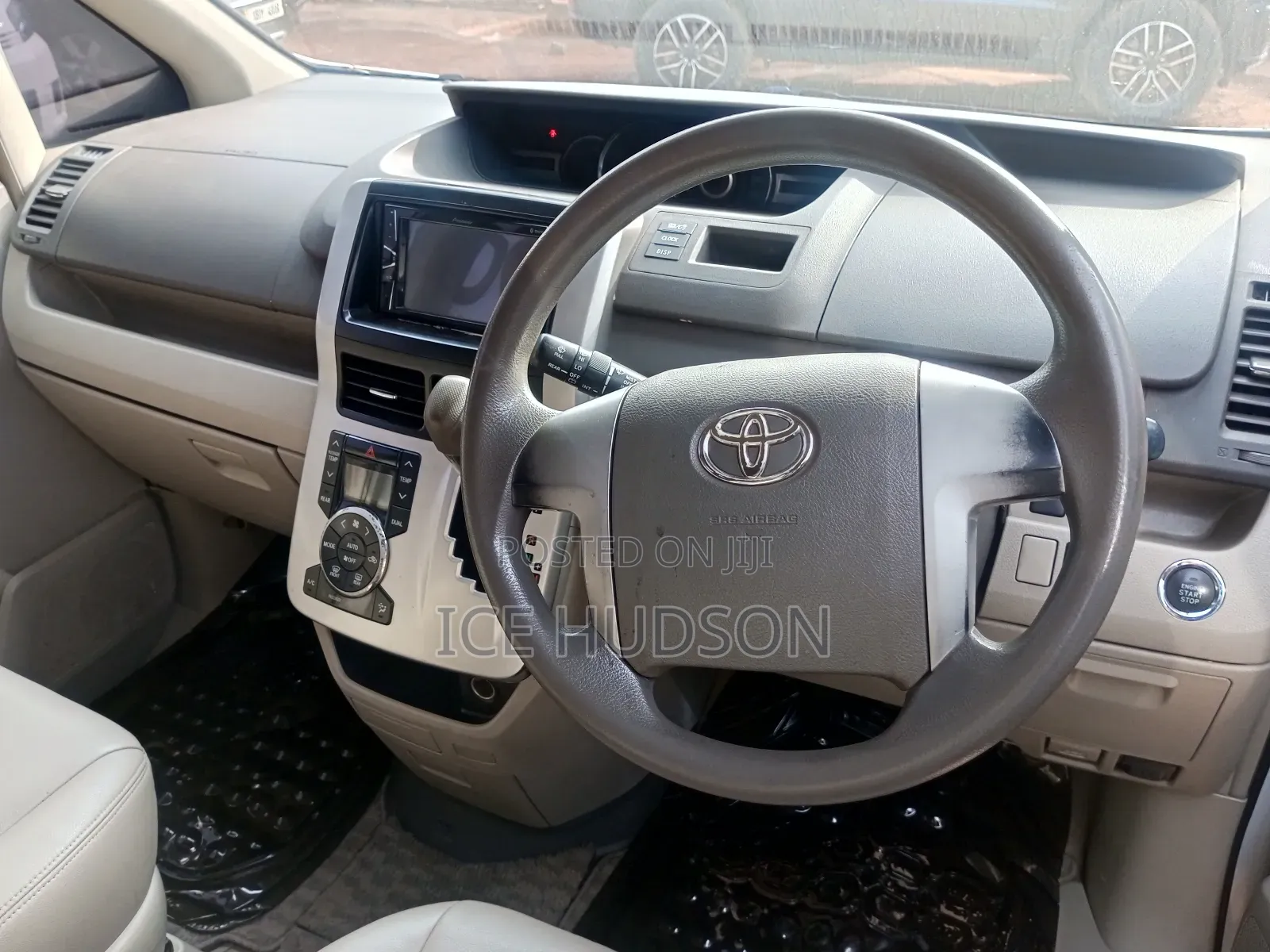 Toyota Noah 2013 White
