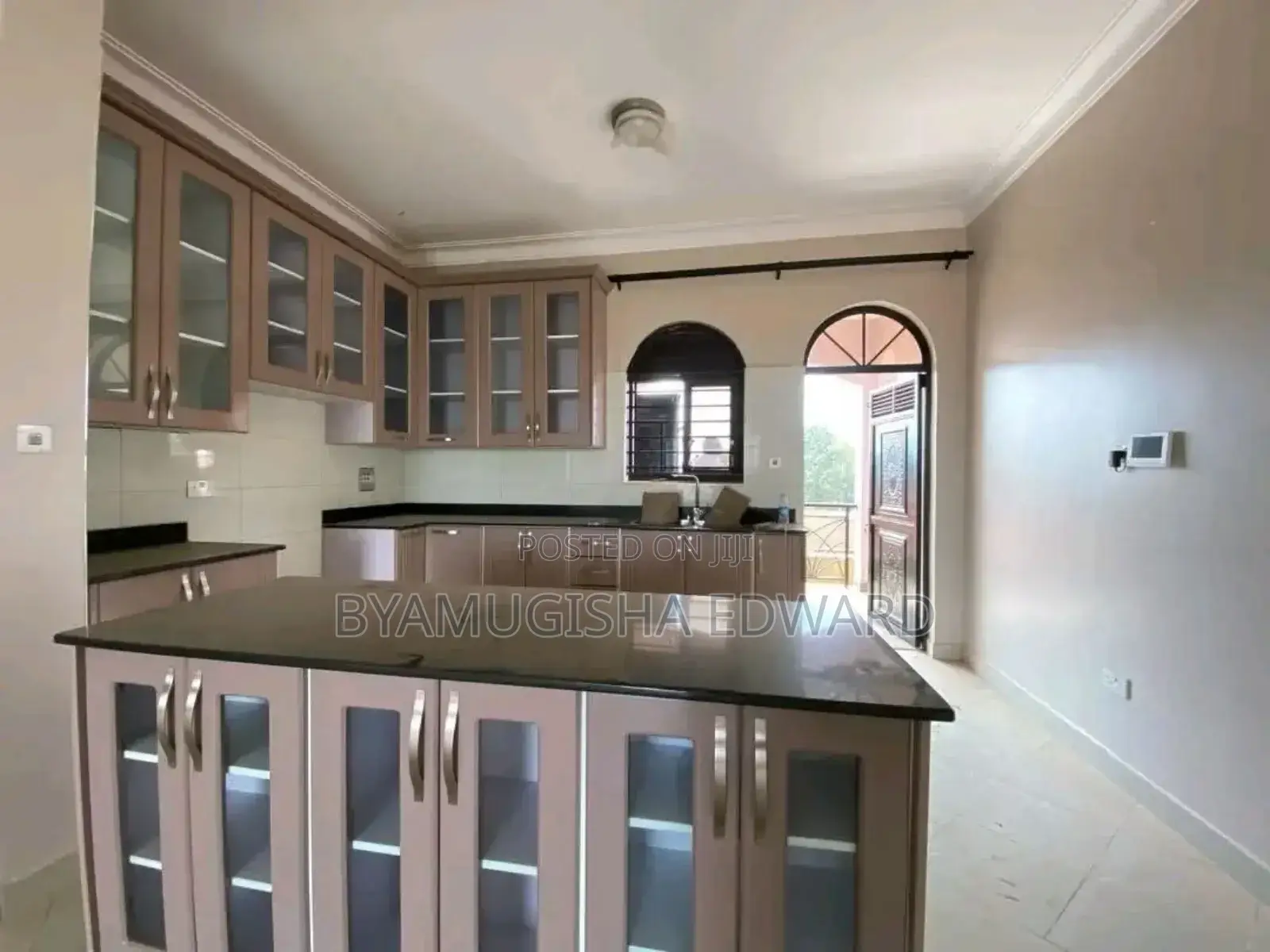 2bdrm Apartment in Apartment, Central Division for rent