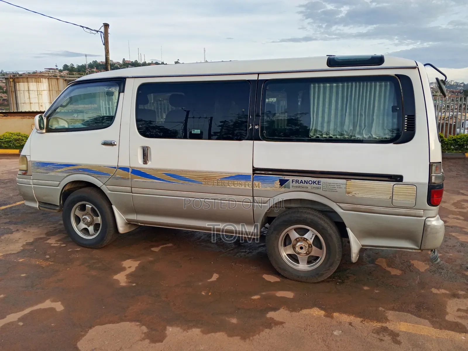 Toyota HiAce 2004 Beige