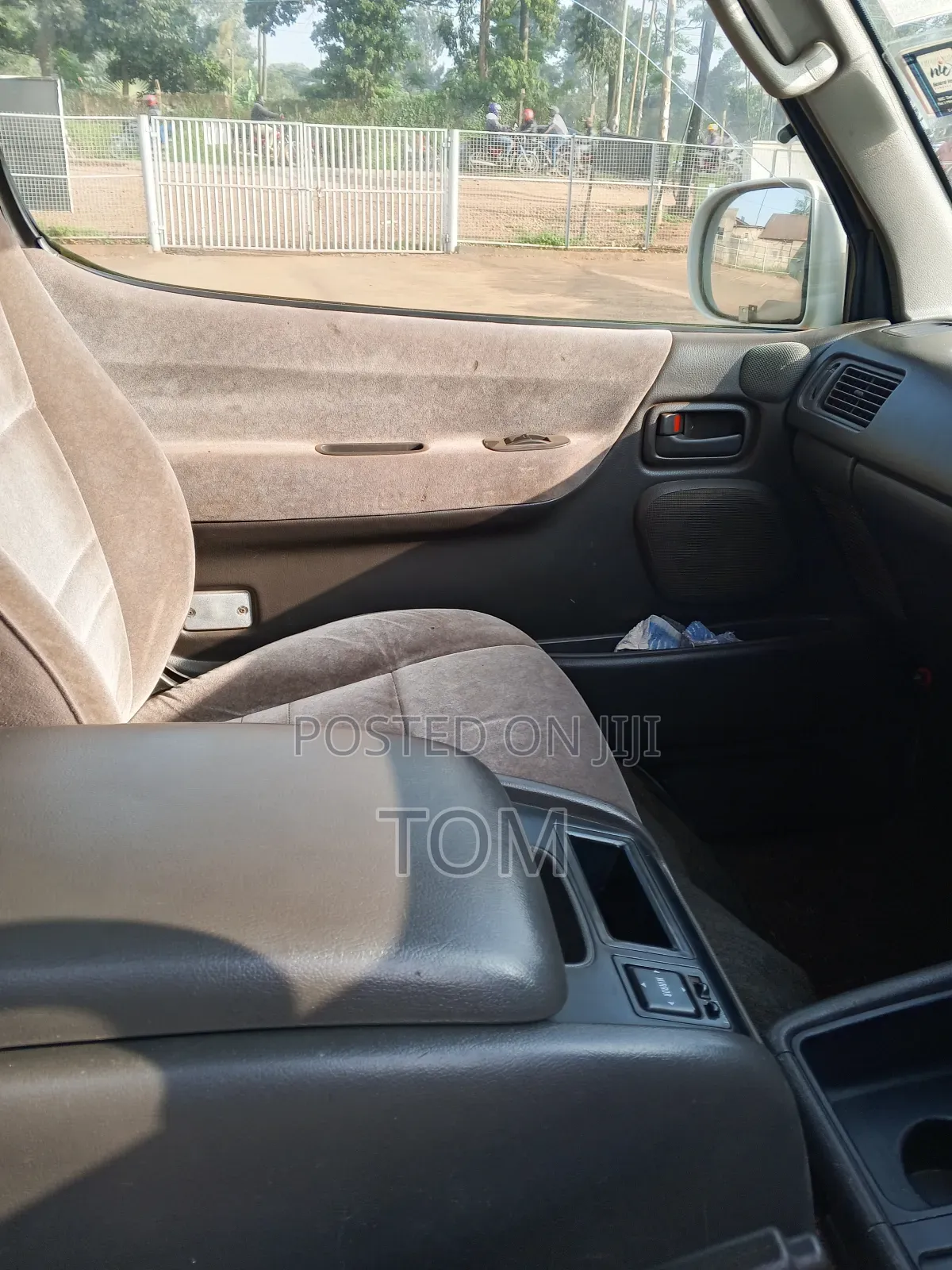 Toyota HiAce 2004 Beige