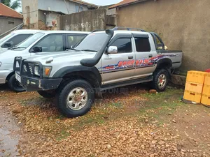 Toyota Hilux 1998 Silver