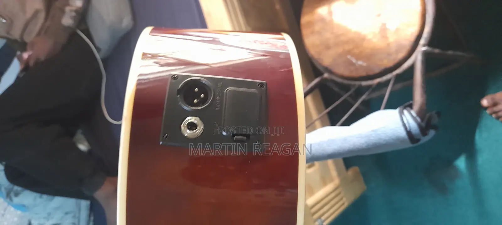 Acoustic Guitar (Powered)