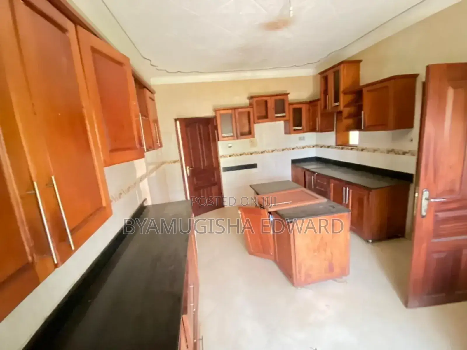 3bdrm House in Kisaasi, Central Division for rent