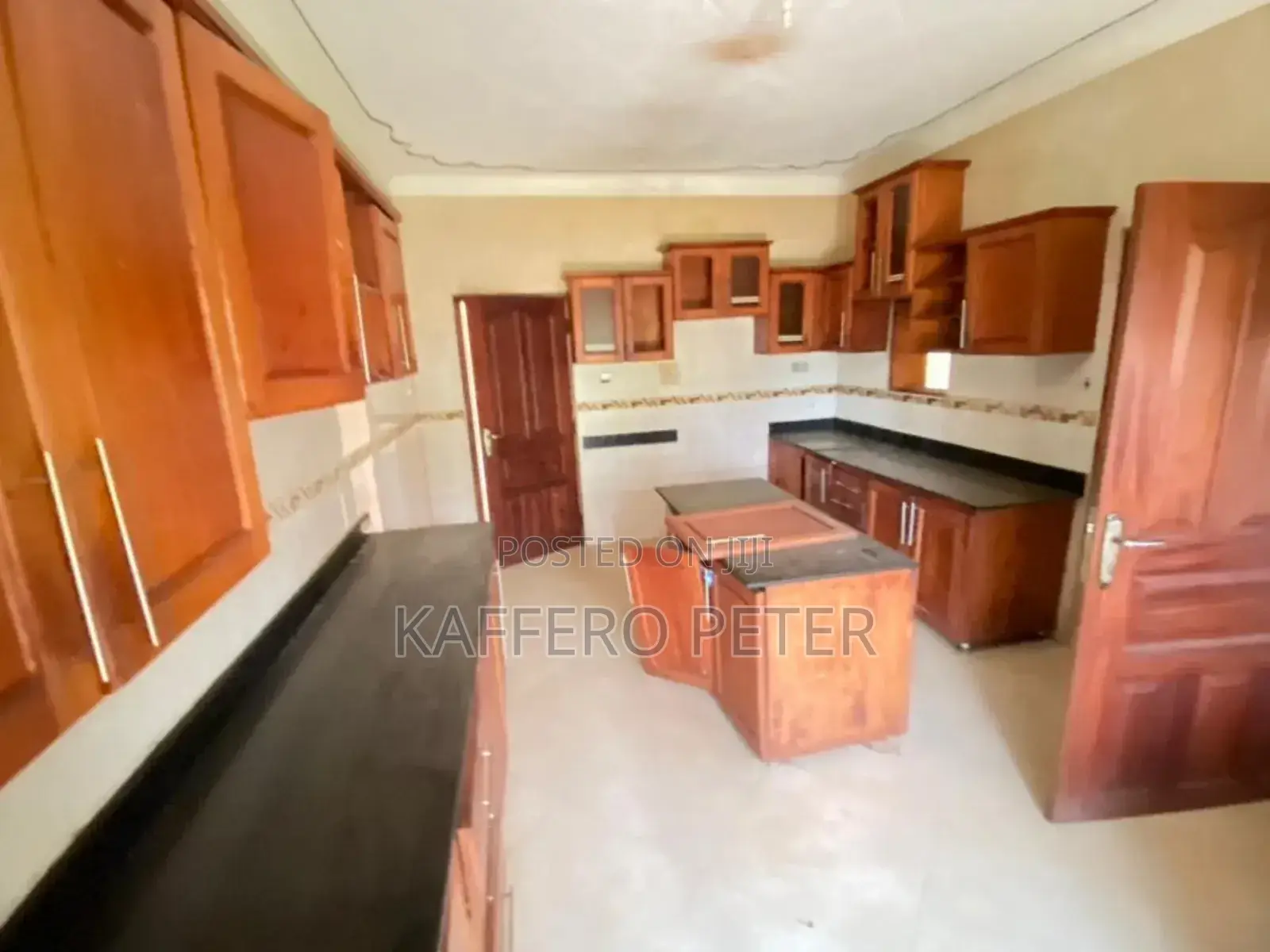 3bdrm House in Kisaasi, Central Division for rent