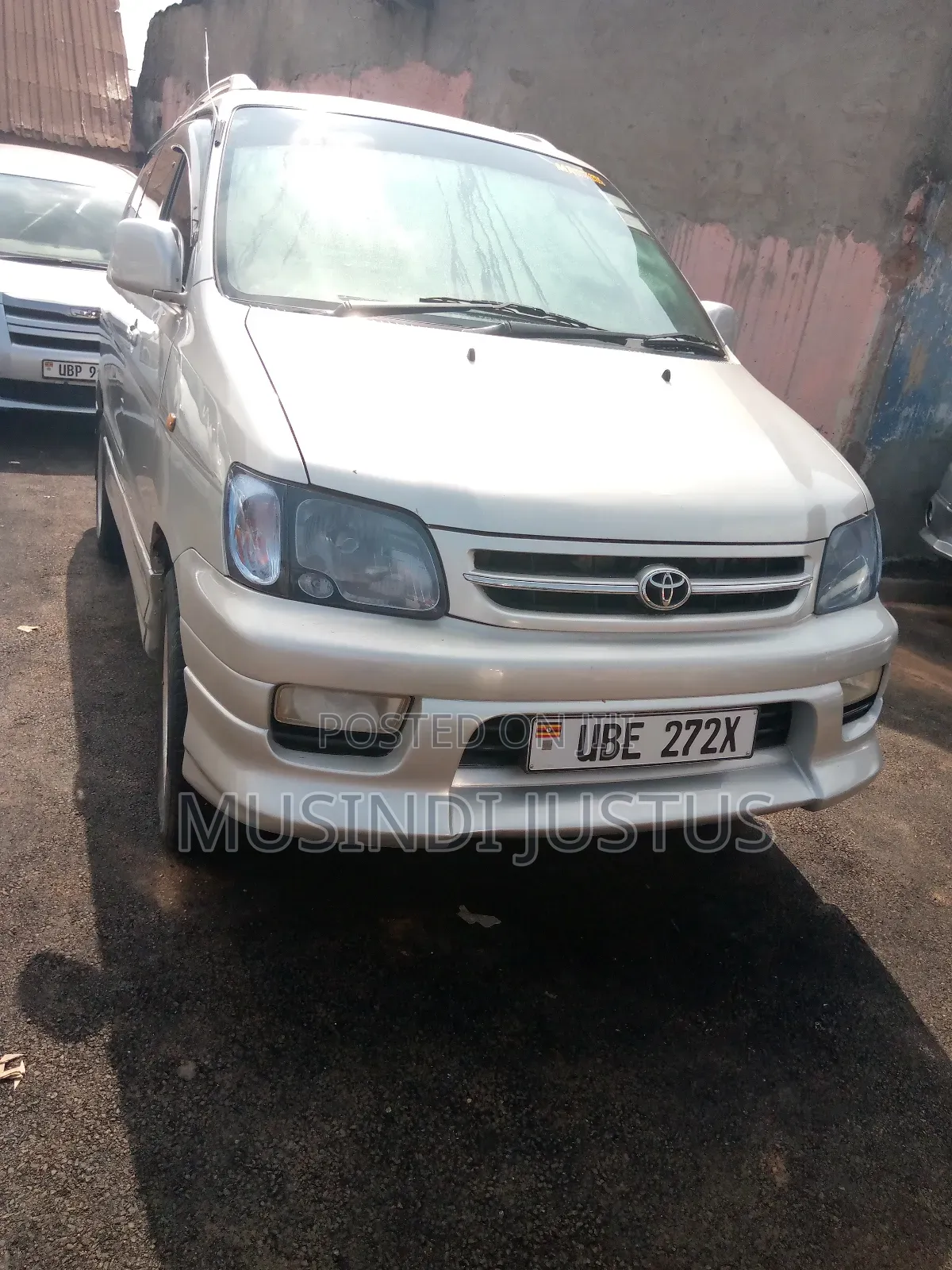 Toyota Noah 2001 Silver