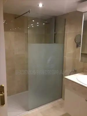 Bathroom Partition Heavy Glass 12mm Floasted