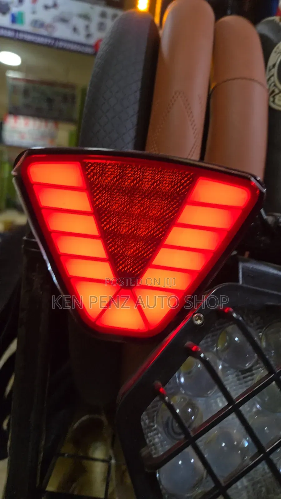 Universal Led v- Shaped Taillamp and Reflector