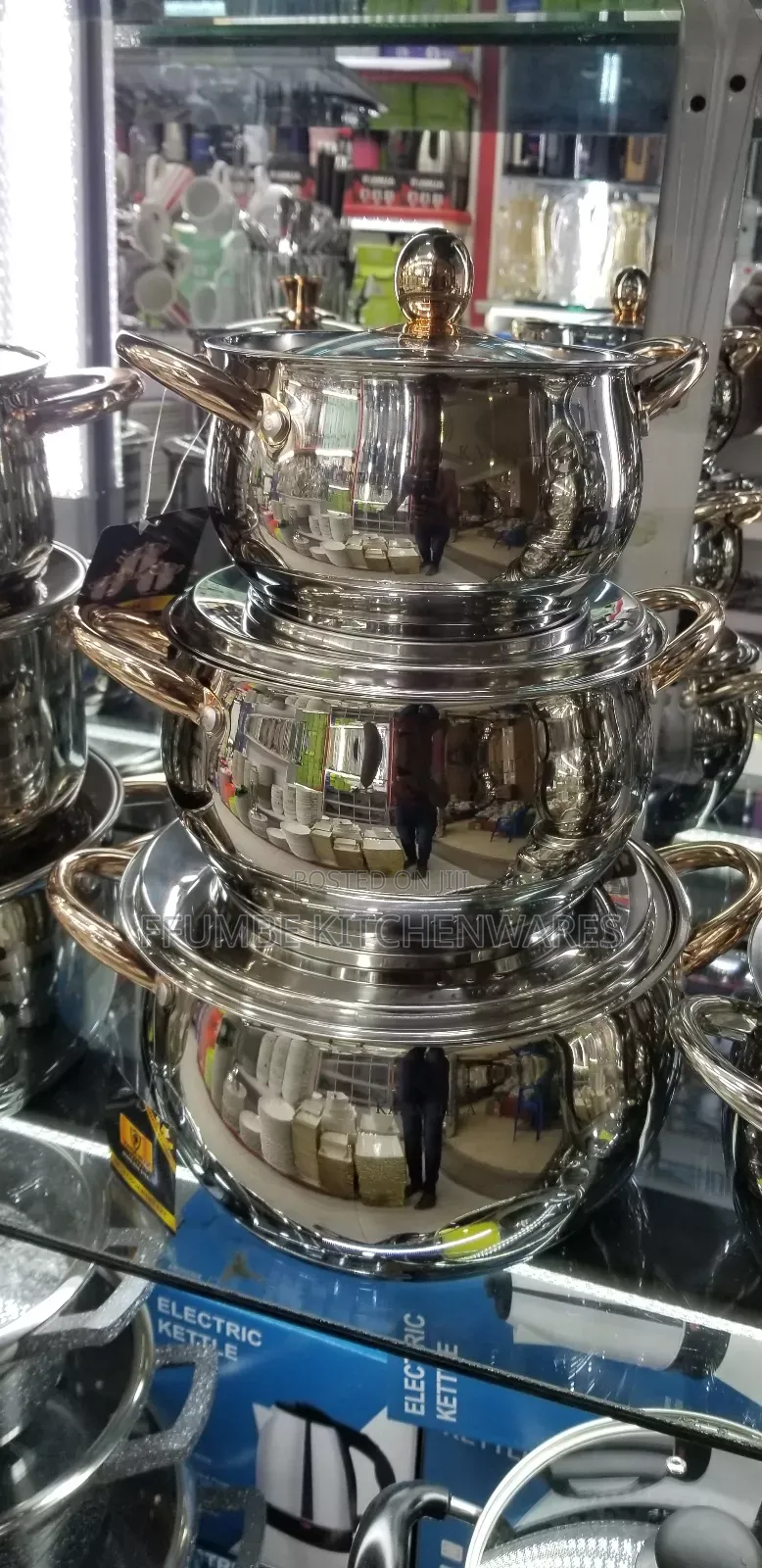 Source Pan Set or Cookware Set