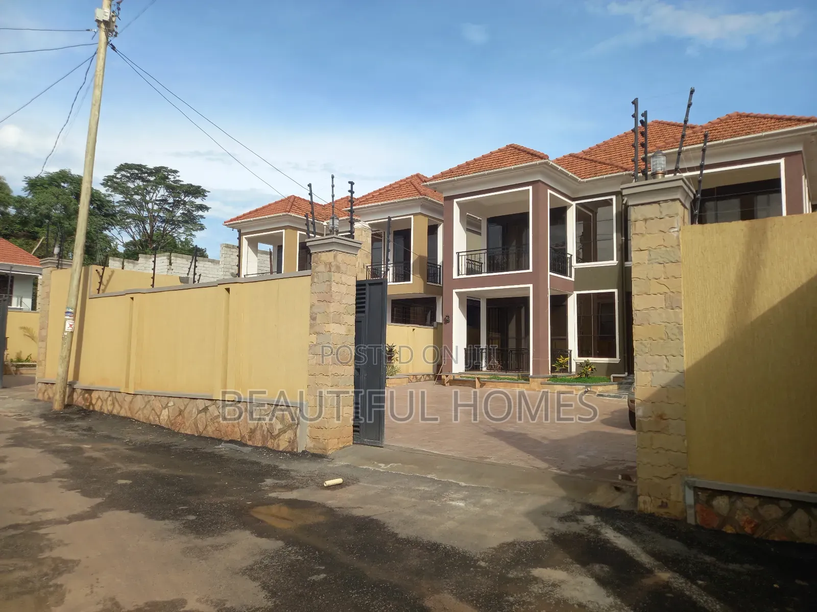 Furnished 5bdrm Mansion in Kira, Central Division for sale