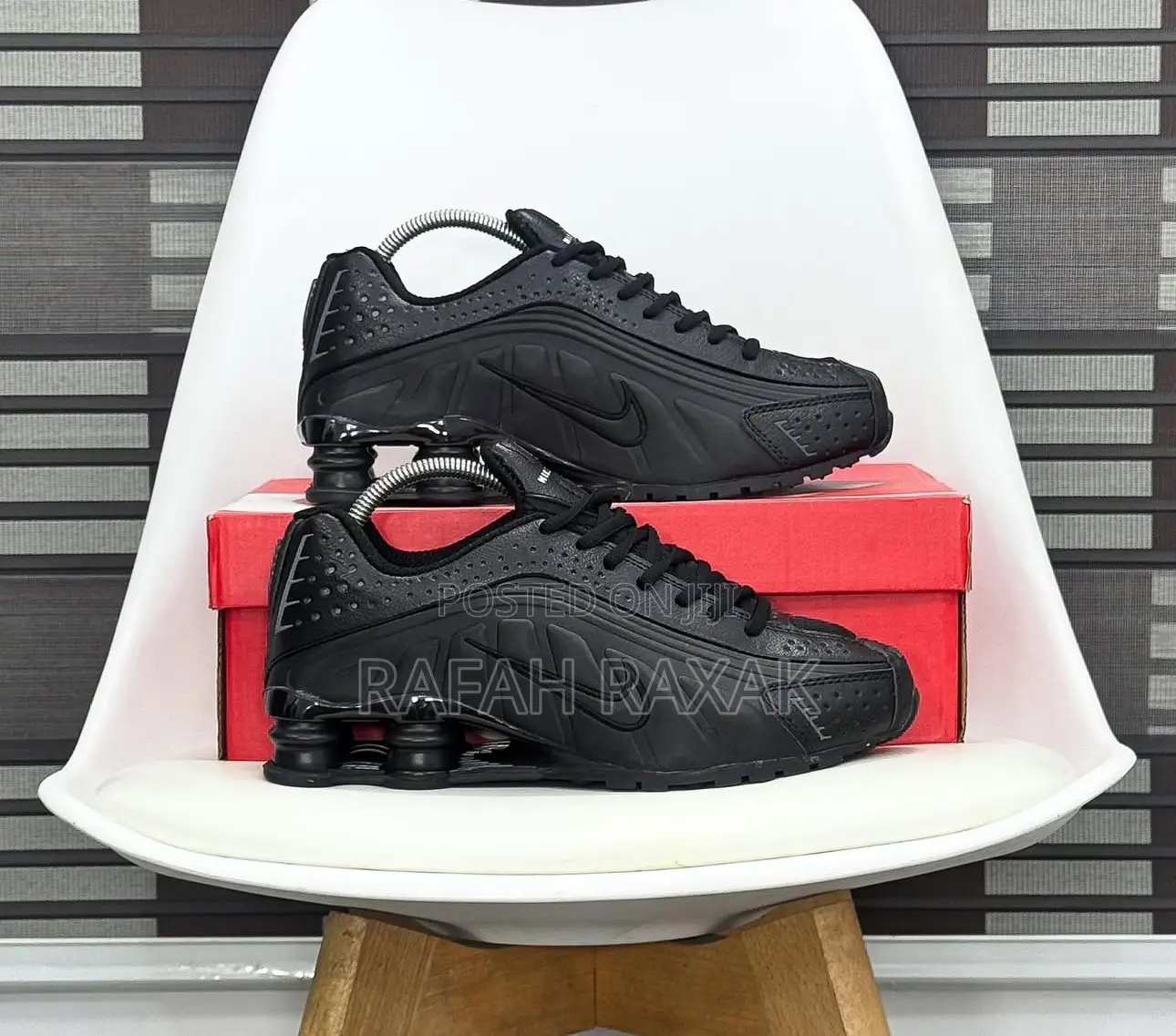 Original Nike Shox R4 “Black Floral” Sneakers