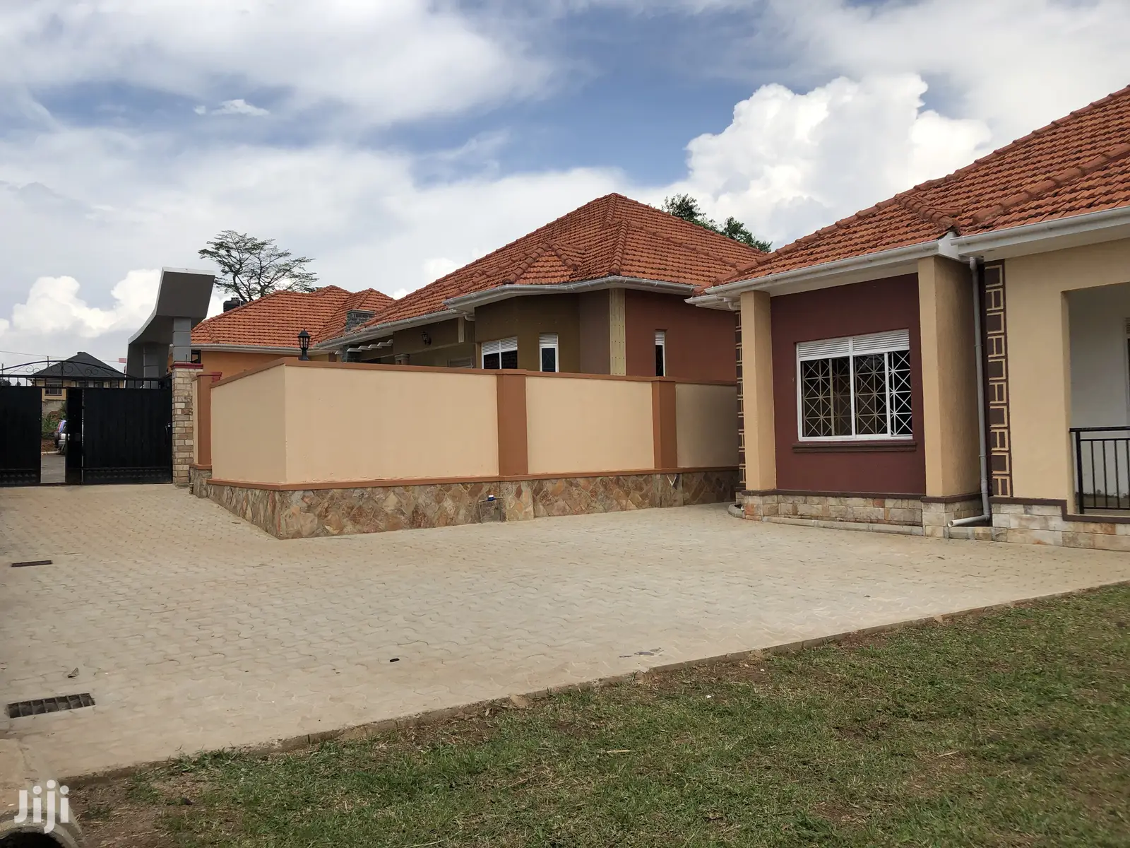 Kira Stunning House on Sell
