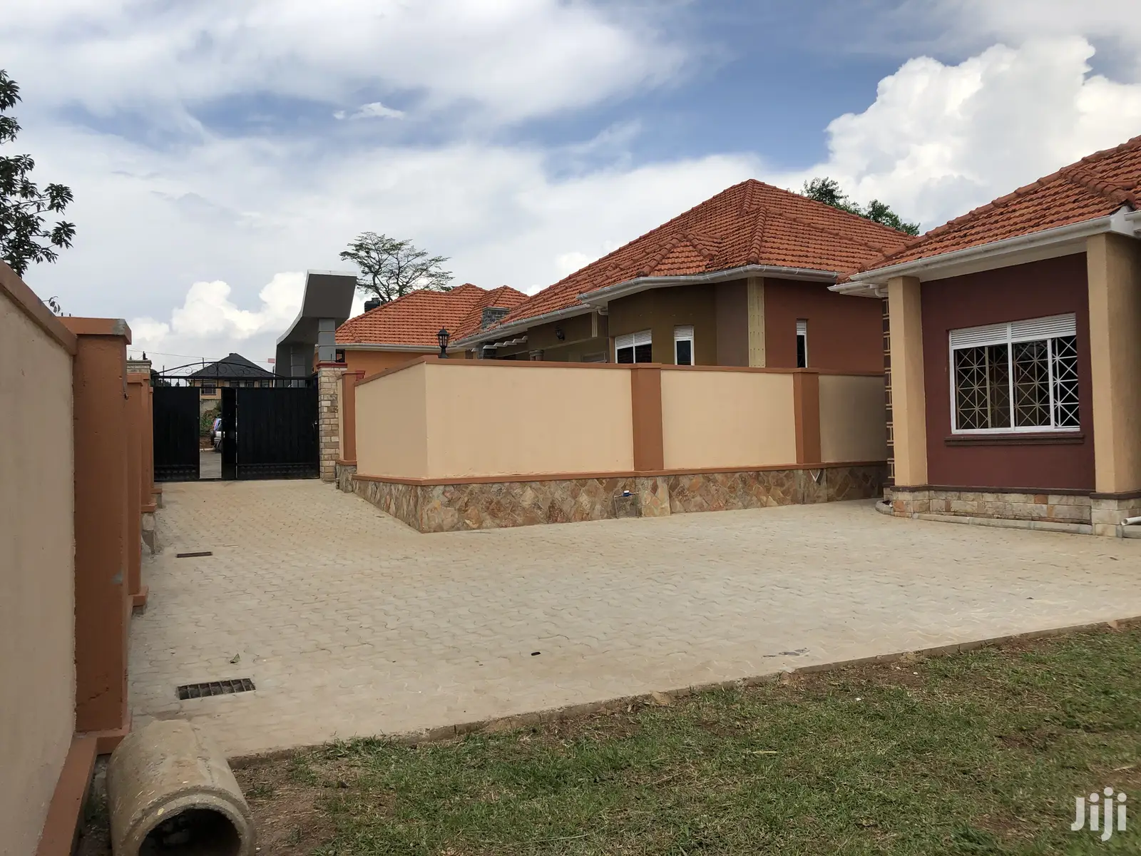 Kira Stunning House on Sell