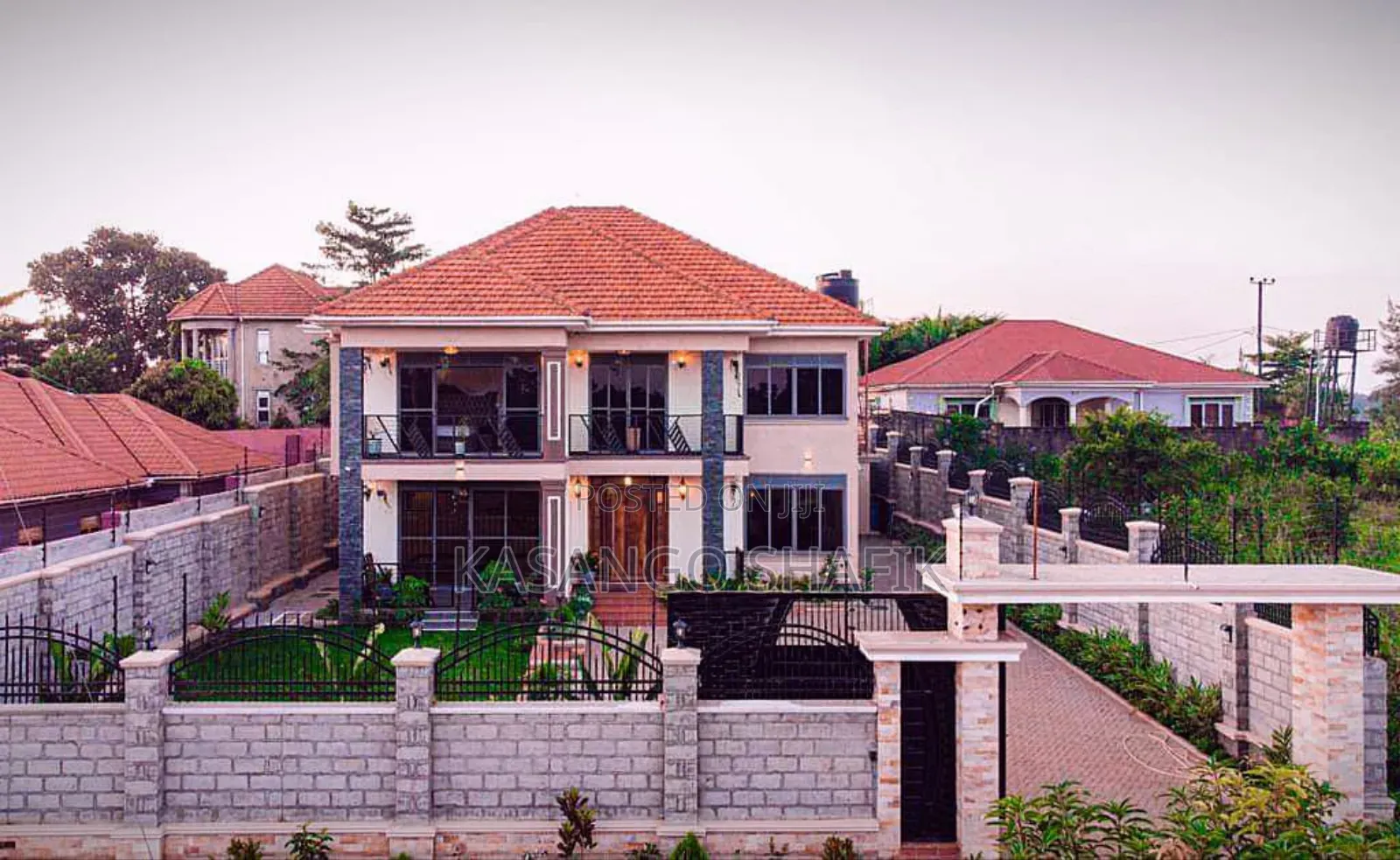 5bdrm Duplex in Kira for sale