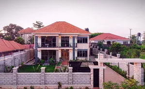 5bdrm Duplex in Kira for sale
