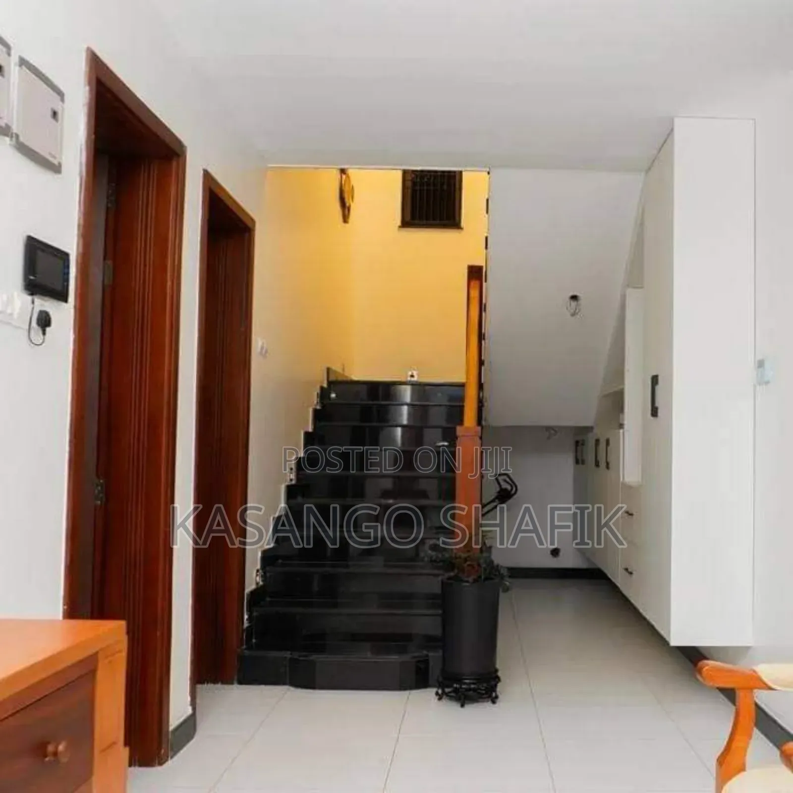 5bdrm Duplex in Kira for sale
