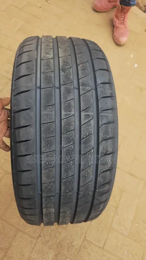 235/40r19 Uhp Tire Great Speed Rating