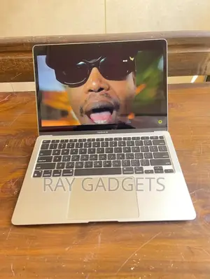 Laptop Apple MacBook Pro 2020 M1 8GB Intel Core i5 SSD 256GB