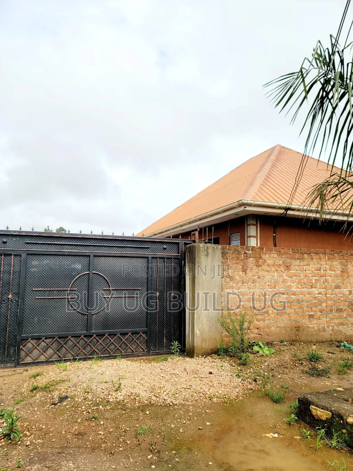1bdrm Apartment in Kitende Entebbe Road, Central Division for sale