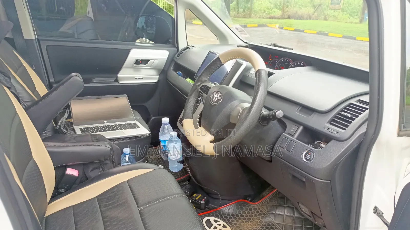 Toyota Noah 2.0 143hp AWD (7 Seater) 2010 White