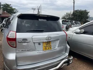 Toyota Vanguard 2010 Silver