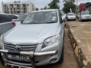 Toyota Vanguard 2010 Silver