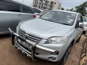 Toyota Vanguard 2010 Silver