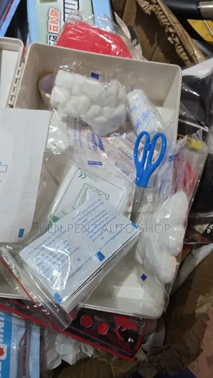 4- 5 People Emergency First Aid Kit