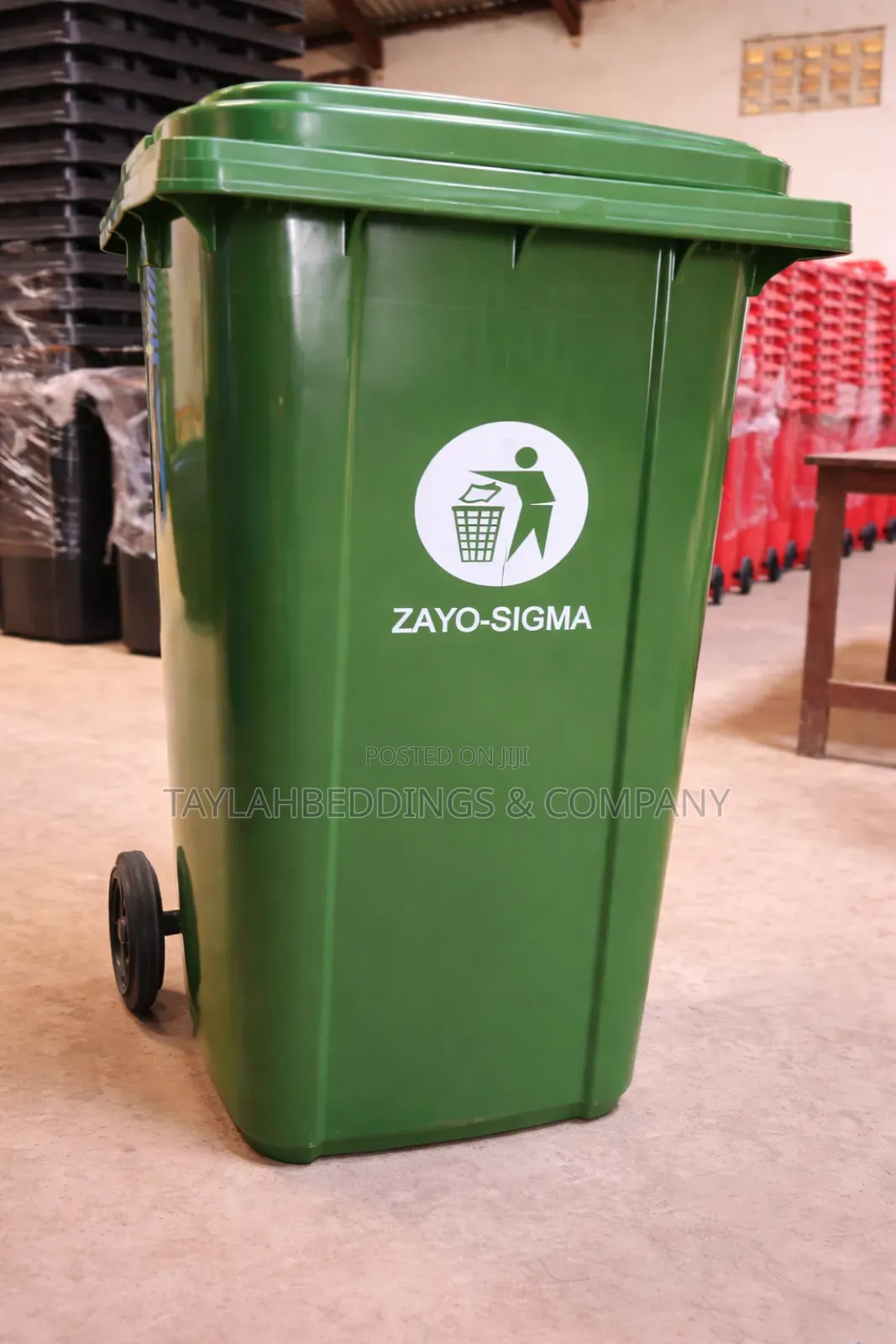 Outdoor Plastic Dust Bin 120ltrs