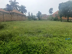 100by100ft Plot on Sale in Kyanja