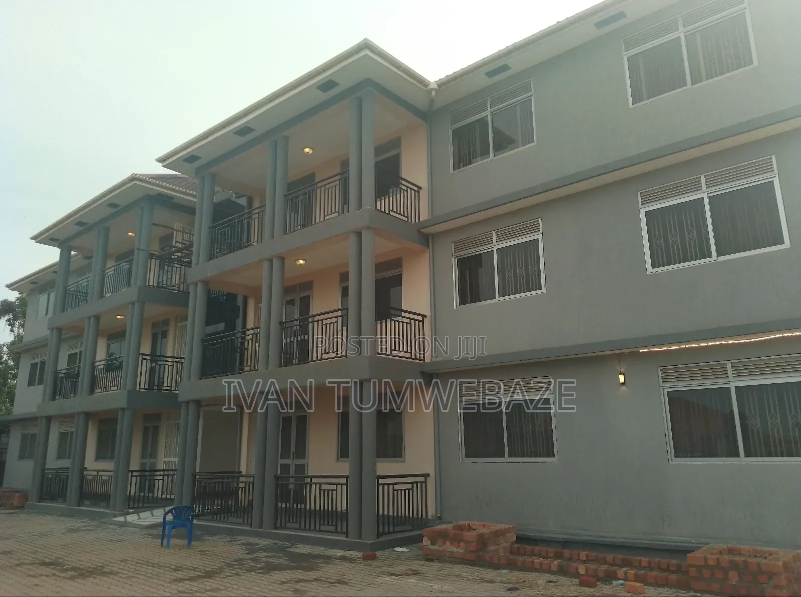 3bdrm Apartment in Entebbe Rd Kawuku, Central Division for rent
