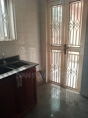 3bdrm Apartment in Entebbe Rd Kawuku, Central Division for rent