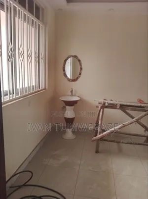3bdrm Apartment in Entebbe Rd Kawuku, Central Division for rent