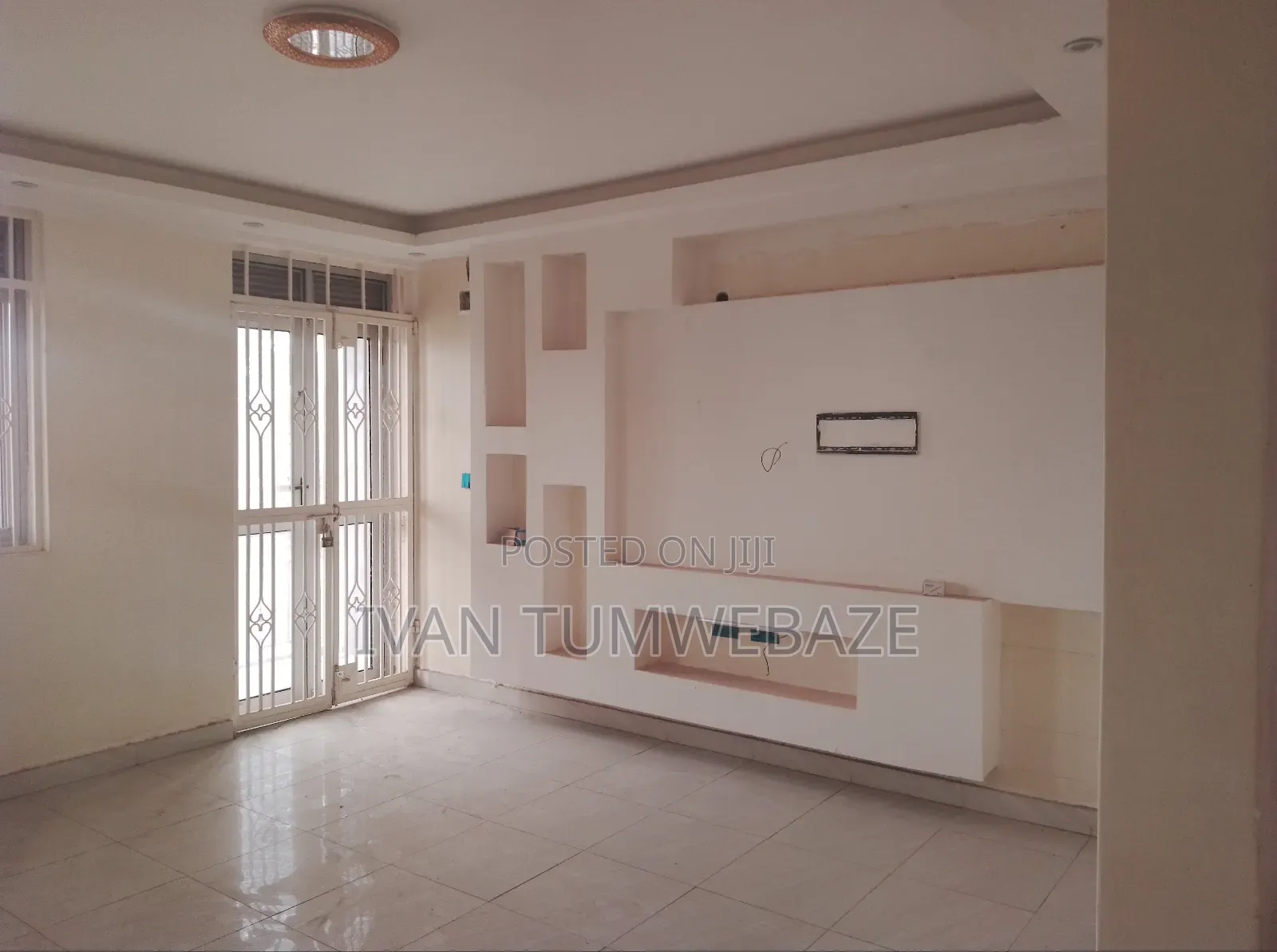 3bdrm Apartment in Entebbe Rd Kawuku, Central Division for rent