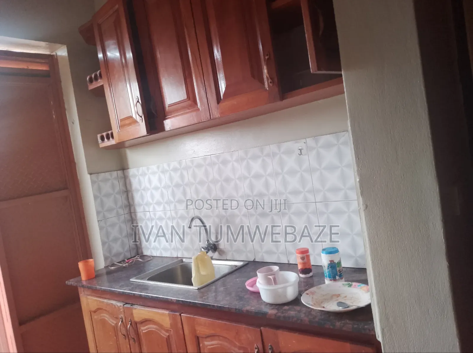 3bdrm Bungalow in Kawuku Entebbe Rd, Central Division for rent
