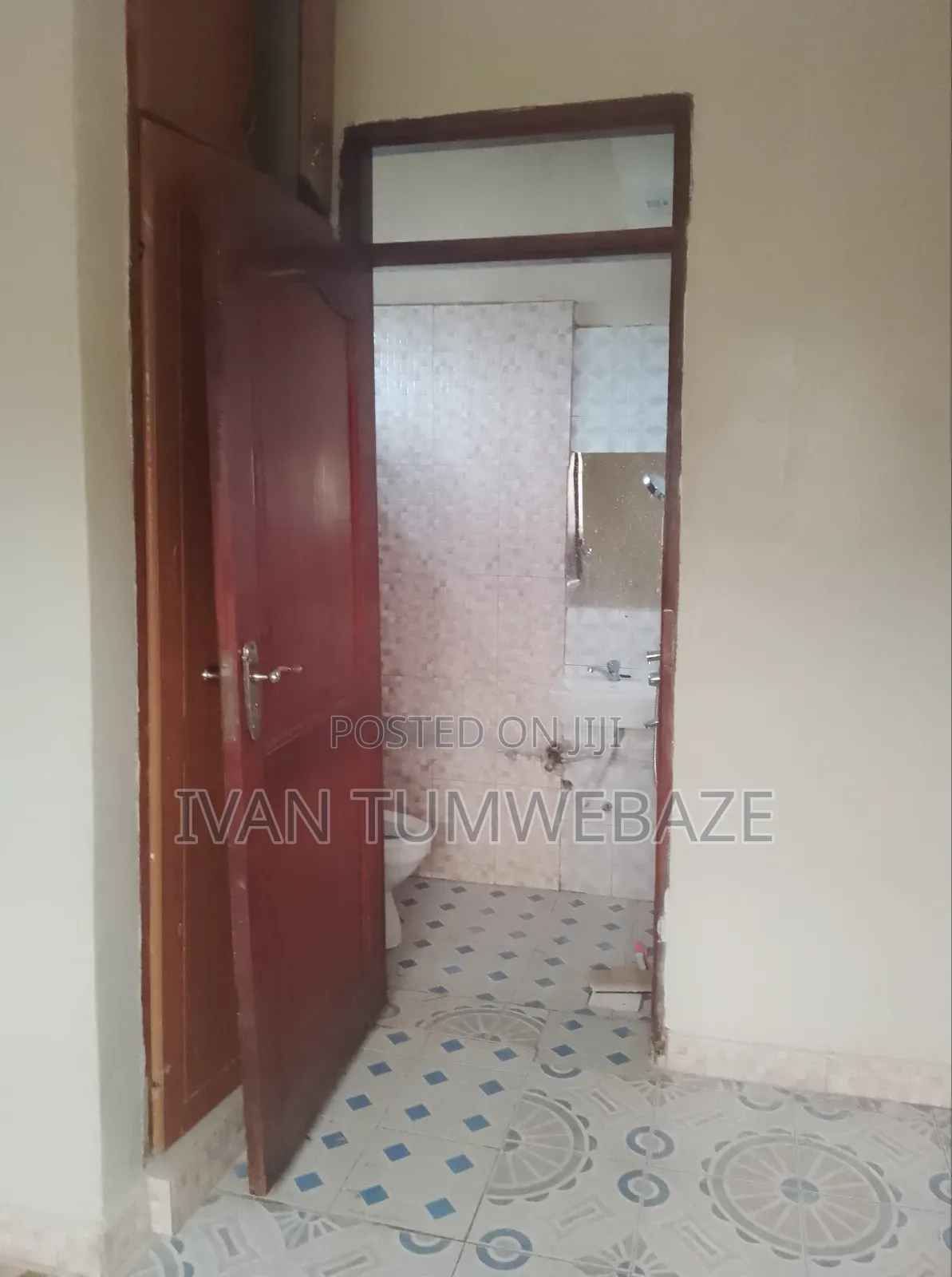 3bdrm Bungalow in Kawuku Entebbe Rd, Central Division for rent