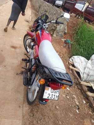 Bajaj Boxer 125 2024 Red