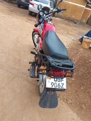 Bajaj Boxer 125 2024 Red