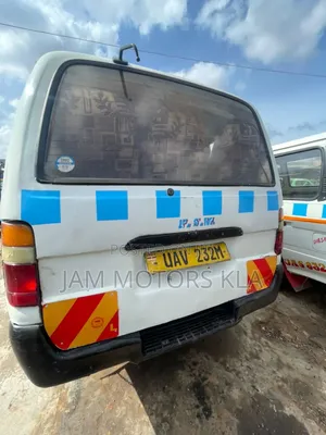 Toyota HiAce 2002 White