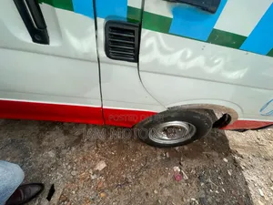 Toyota HiAce 2002 White
