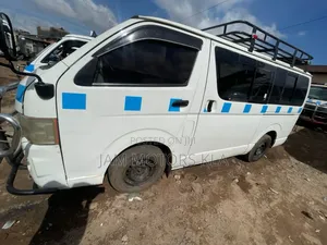 Toyota HiAce 2009 White