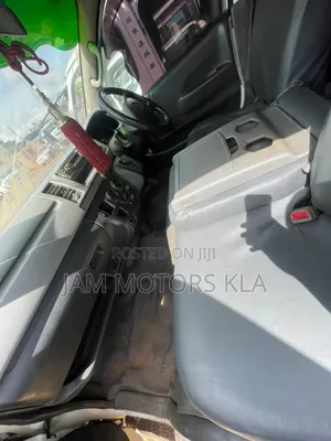Toyota HiAce 2009 White