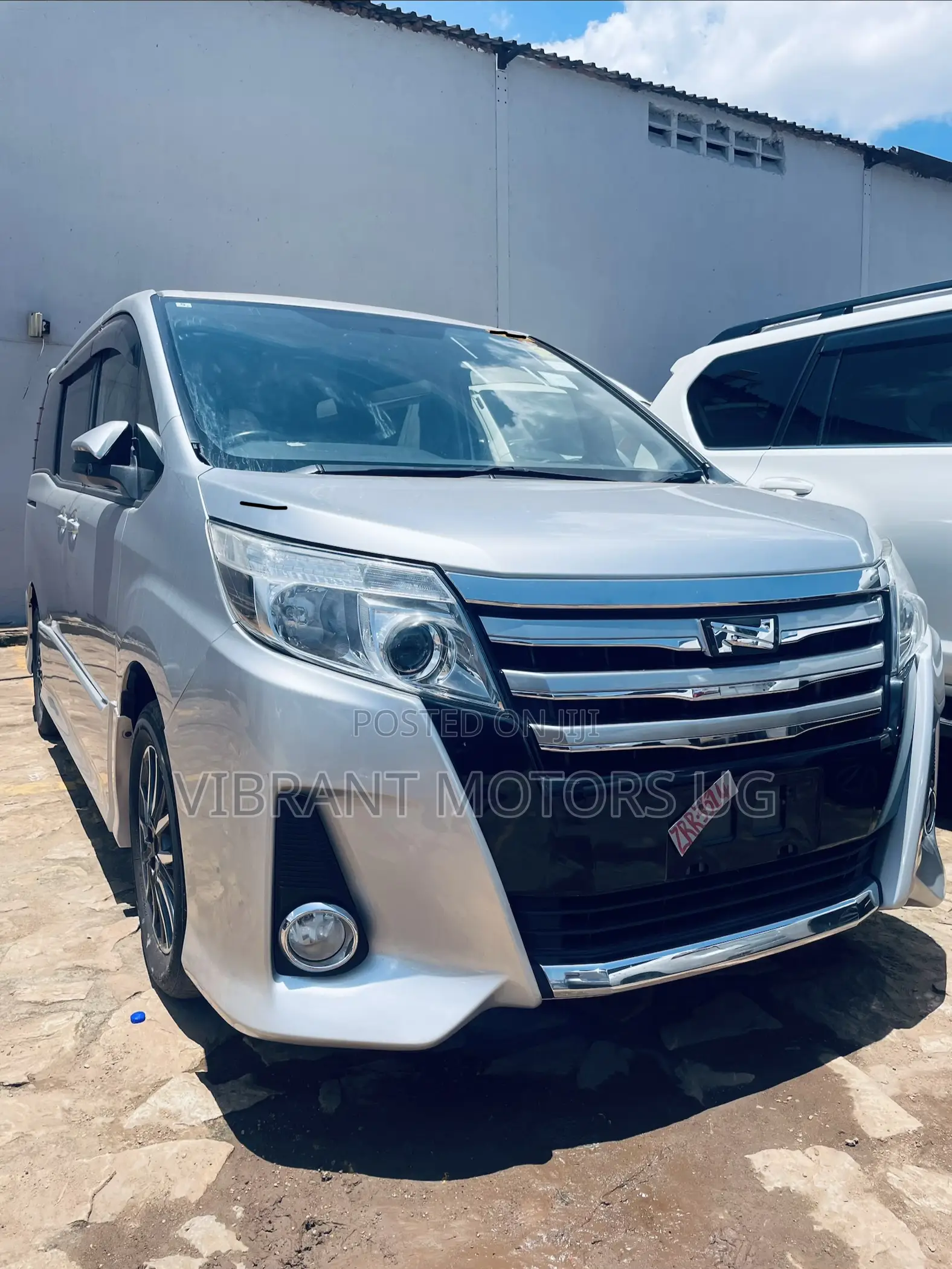 Toyota Noah 2015 Silver