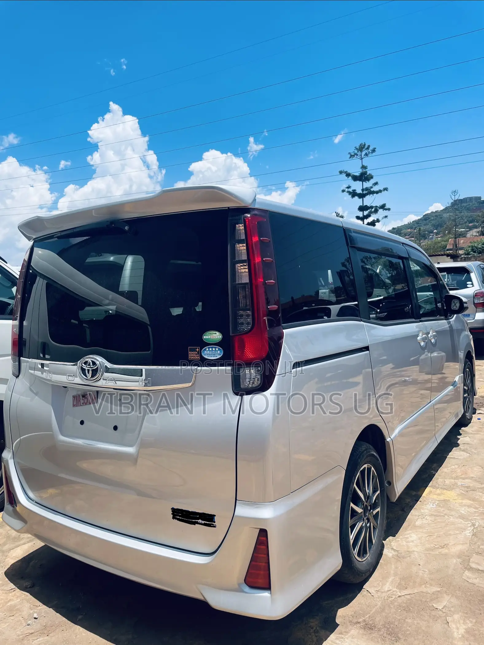 Toyota Noah 2015 Silver