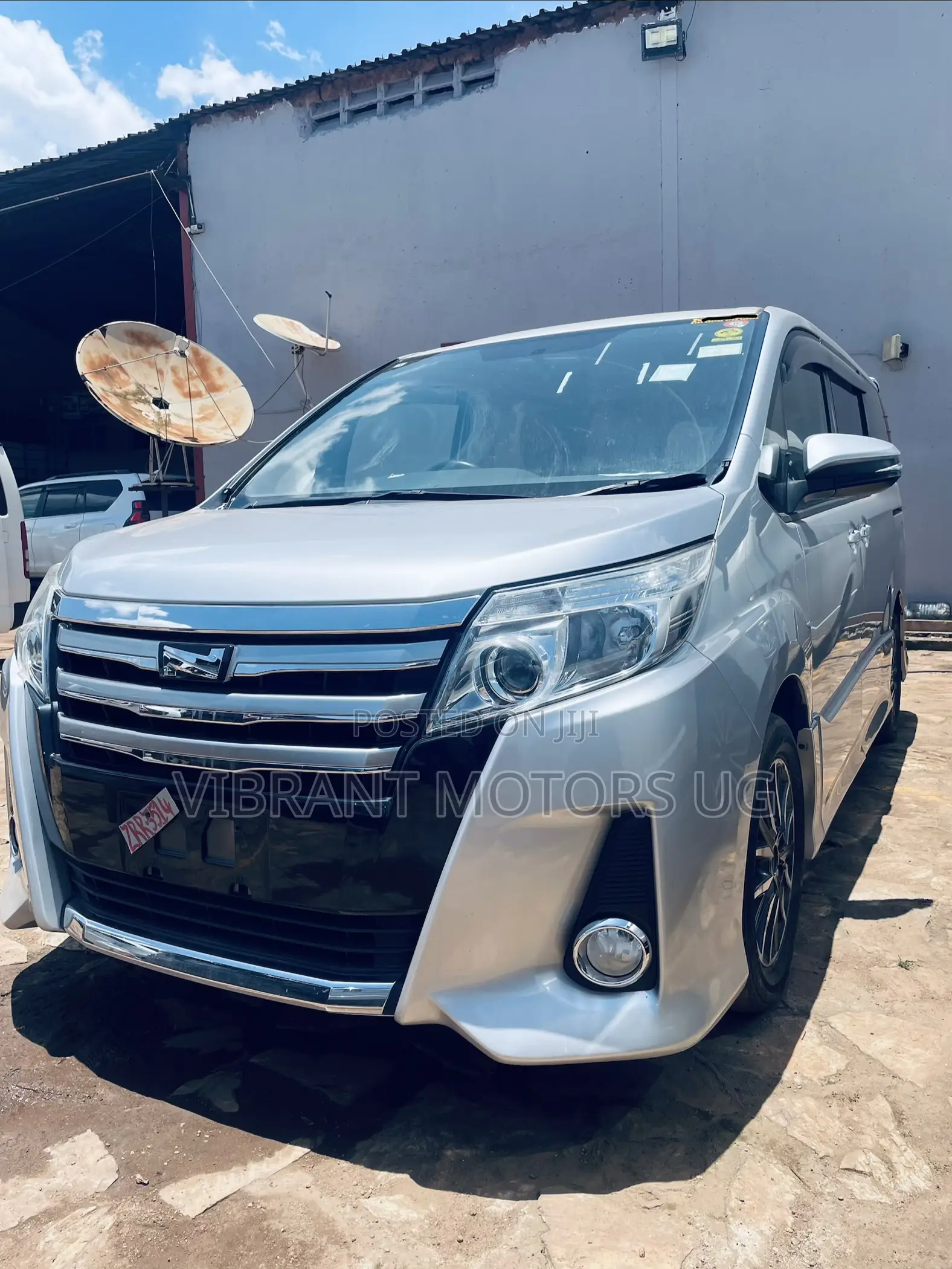 Toyota Noah 2015 Silver