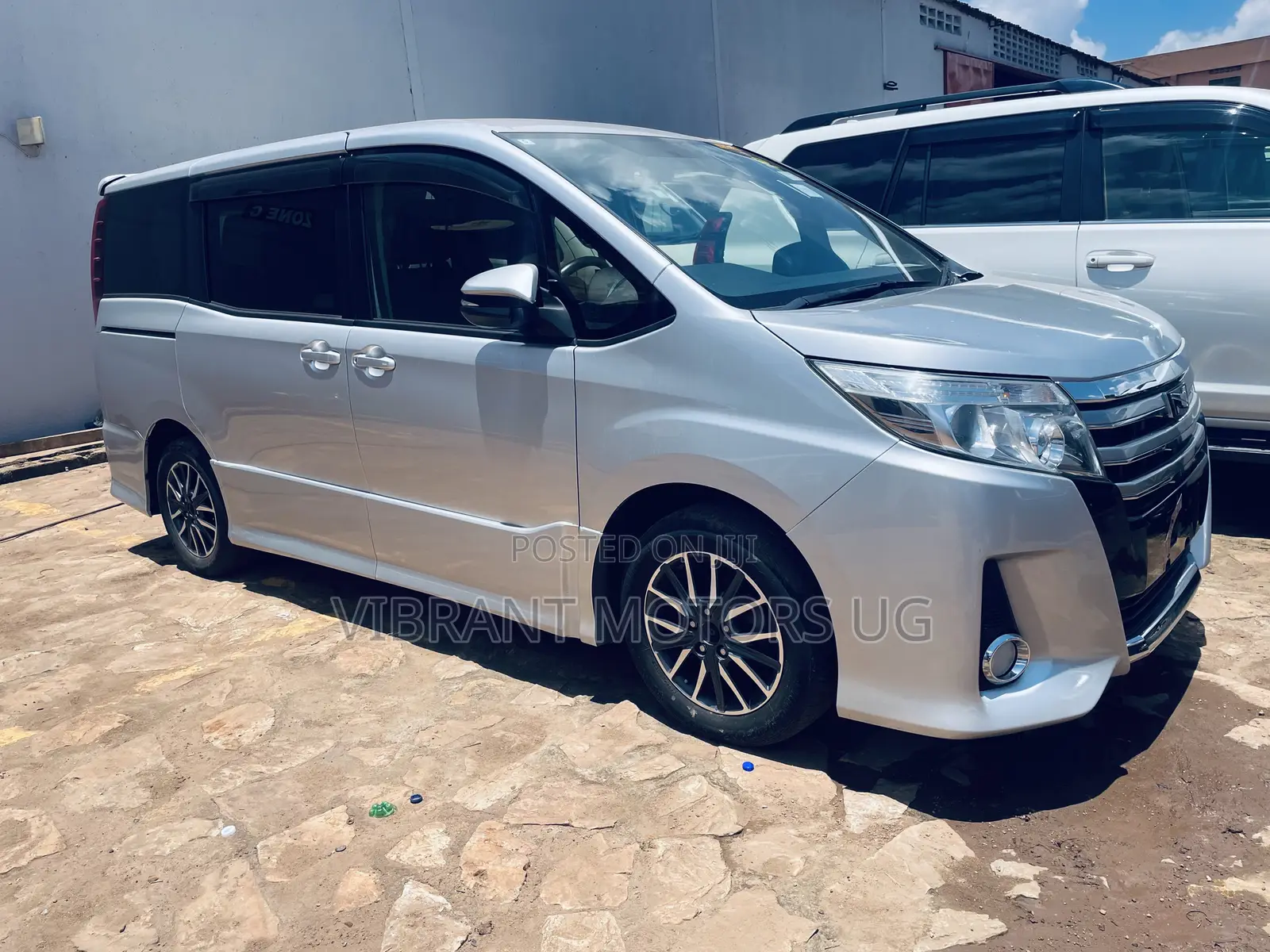 Toyota Noah 2015 Silver