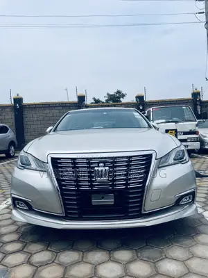 Toyota Crown 2016 Silver