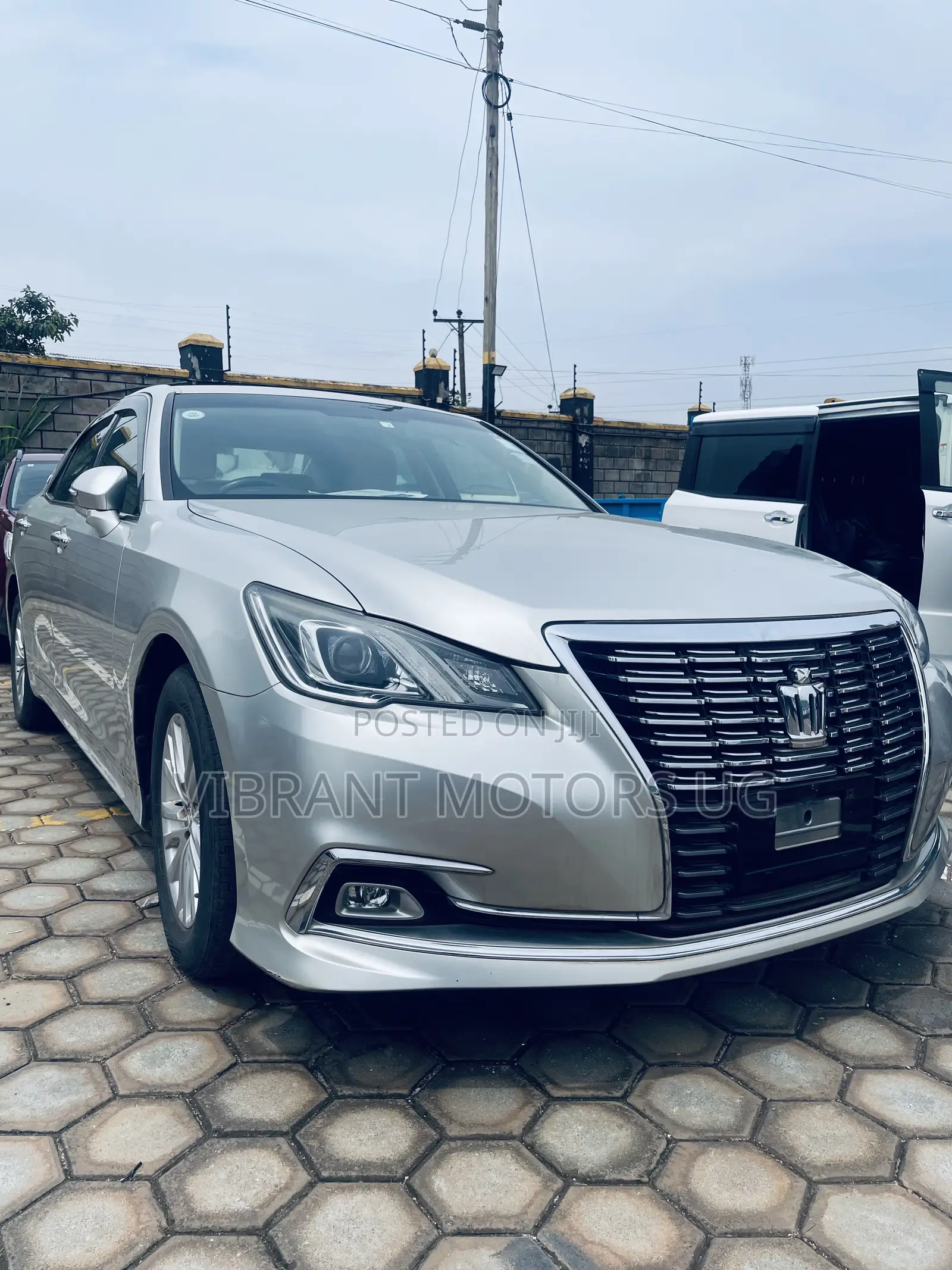 Toyota Crown 2016 Silver
