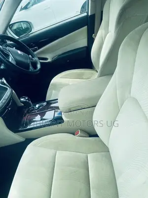 Toyota Crown 2016 Silver