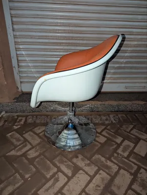 Simple Saloon// Office Chair for Sale With a Base Plate