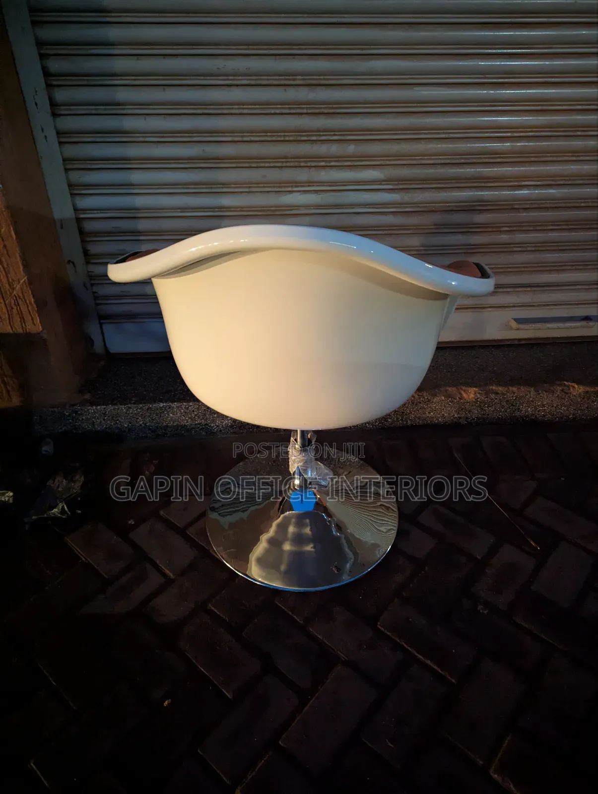 Saloon Chair// Office Chair With Adjustable Heights. Negotiable